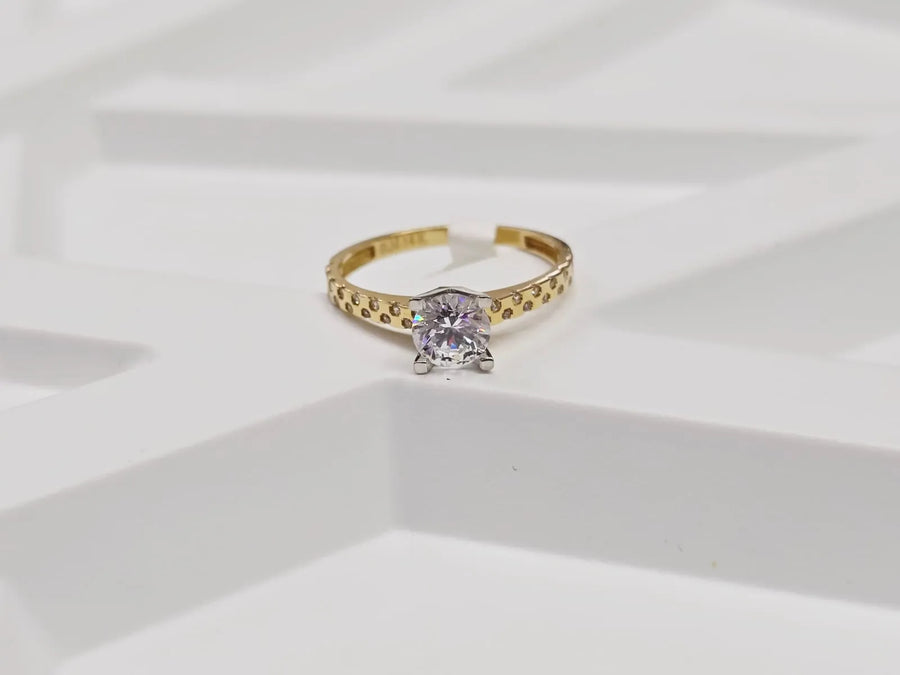Anillo pequeñas incrustaciones