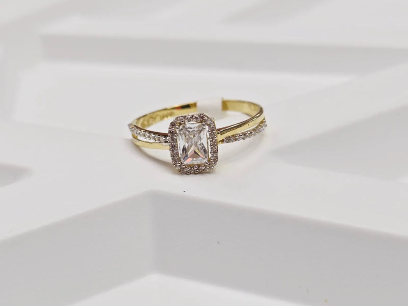 Anillo con diamante cuadrado