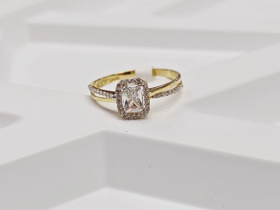Anillo con diamante cuadrado