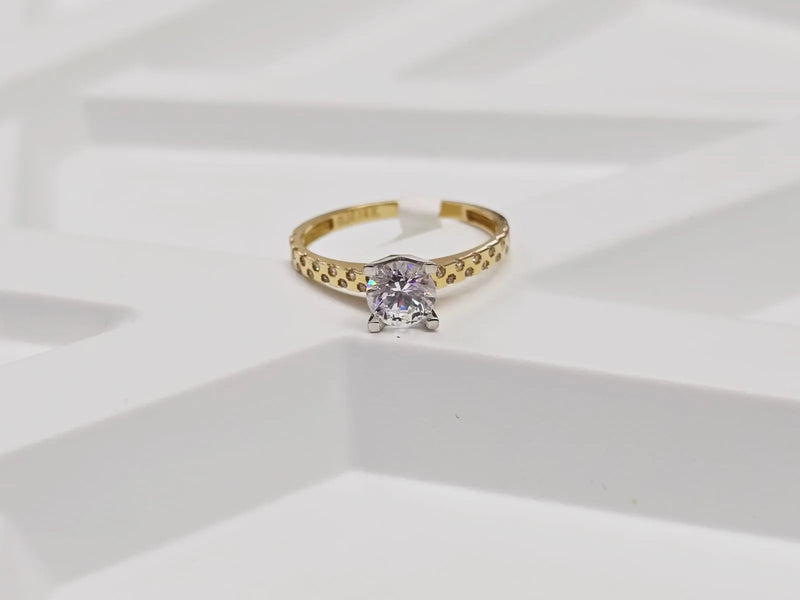Anillo pequeñas incrustaciones