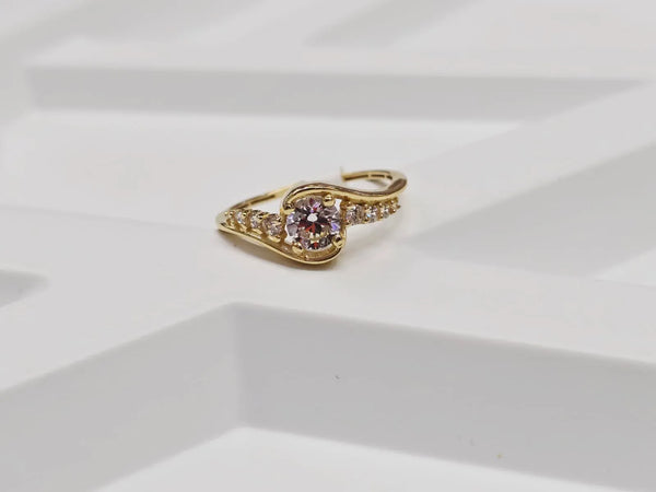 Anillo curveado diamante