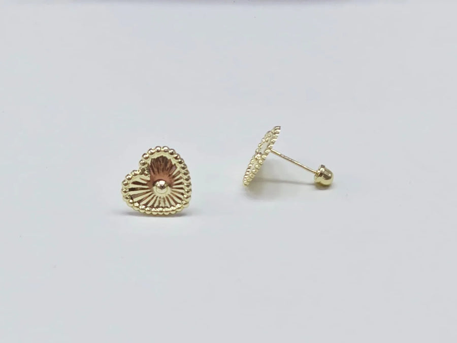 Arete corazón dorado