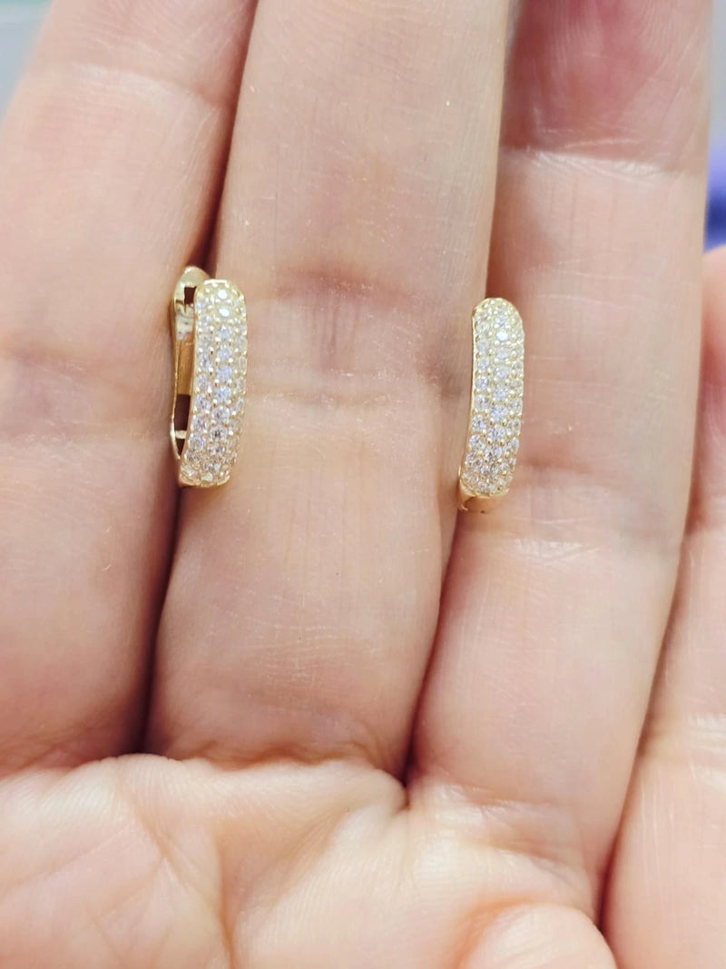 Arete Huggies piedritas
