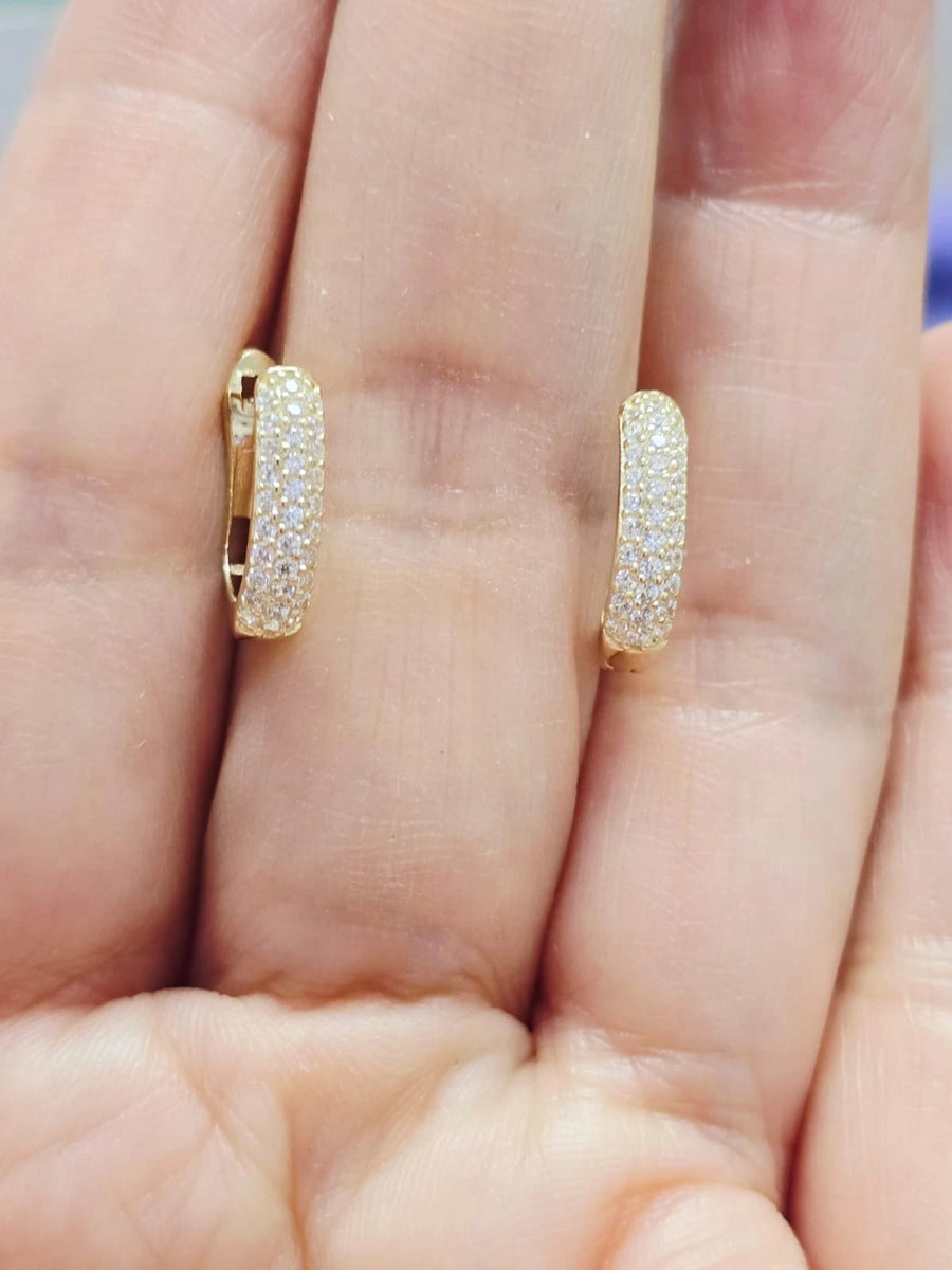 Arete Huggies piedritas